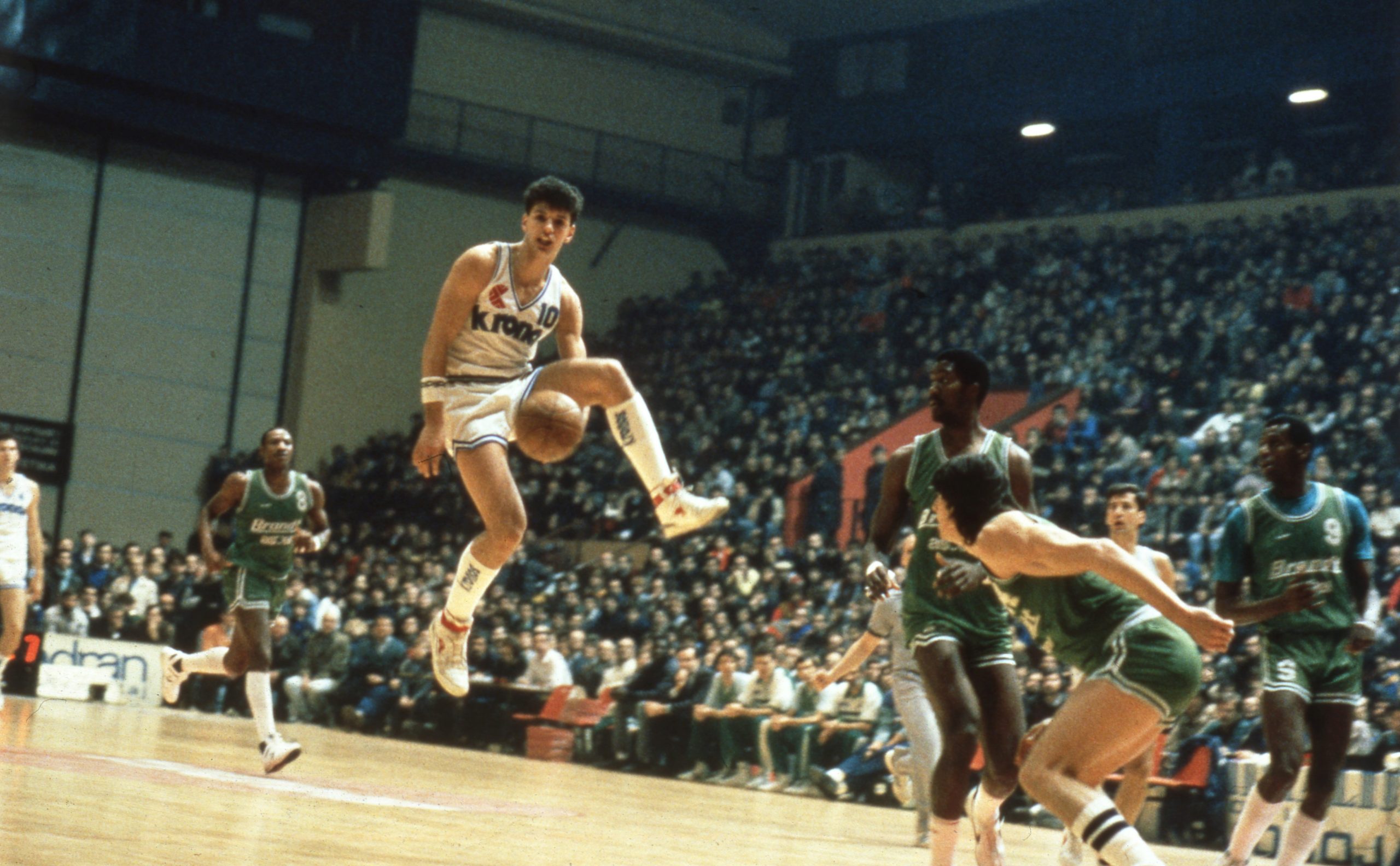 Dražen Petrović u skoku, autor: Radiša Mladenović